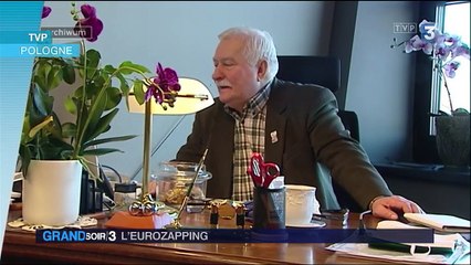 Eurozapping : Lech Walesa dans la tourmente, l'école en chaussons plébiscitée