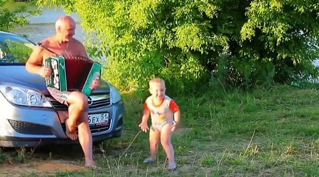 Ночь лунявая Сережка 4 года поет под гармонь