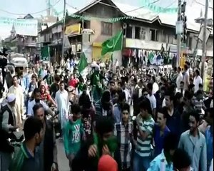 Police and Public Clash after Pakistani Flag Wave in Srinagar