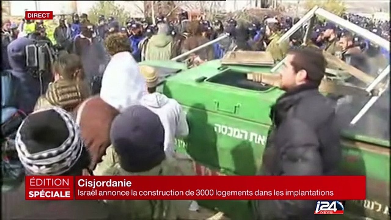 Début de l'évacuation par la police israélienne à Amona