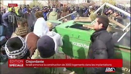 Début de l'évacuation par la police israélienne à Amona