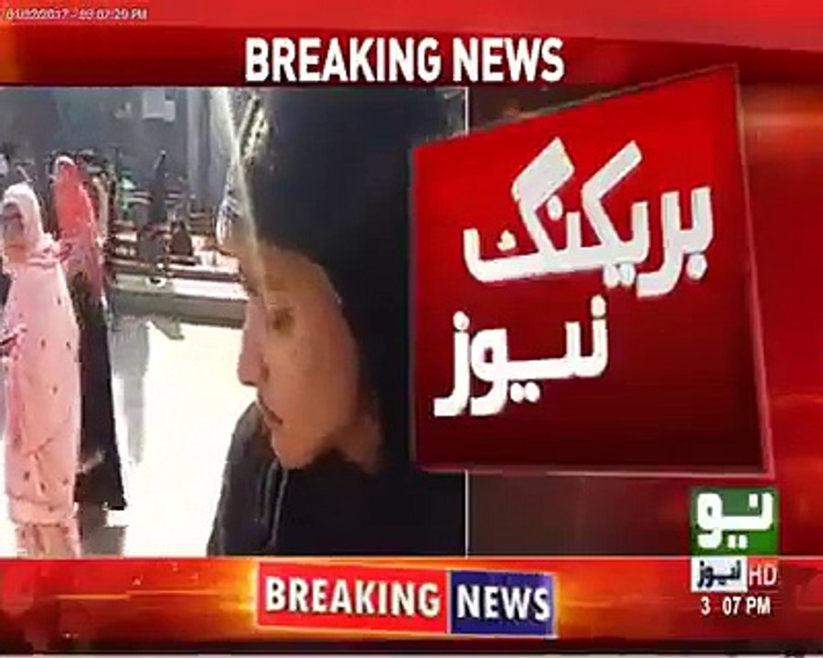 Gujranwala - Mother put her little kid in a shopping bag and throw on neighbors roof, for not letting her sleep