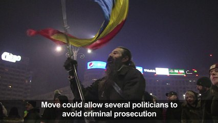 Thousands protest as Romania relaxes corruption law