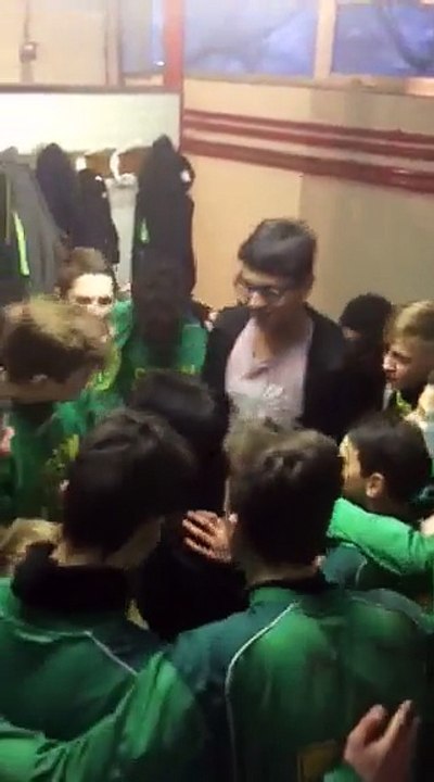 Cri de guerre après la victoire 2 buts à 1 contre l'équipe B des Portugais de Beauvais au Stade Marcel Communeau le 17 décembre 2016