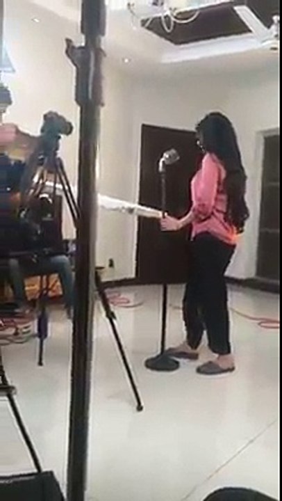 larki ka dance mast hay