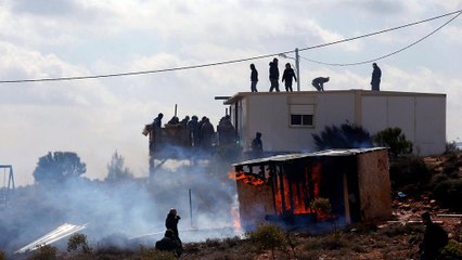 Israeli soldiers deployed as settlers told to leave Amona homes