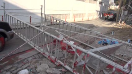 Denizli - Kamyonetin Çarptığı Inşaat Iskelesinden Düştü