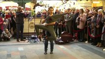 Bolshoi dancers perform at Moscow shopping center