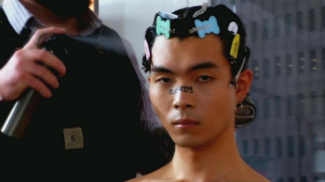 New yorker männermode: demo-kluft und starke sprüche