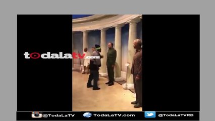 Neoyorquino se vuelve loco y golpea la estatua de Fidel Castro-Video