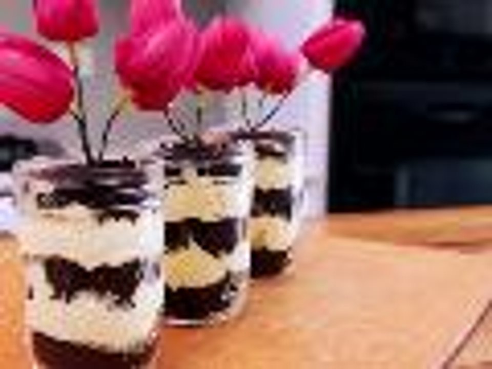 Delicious Oreo 'Dirt Cake' Parfaits