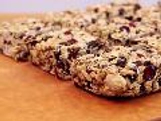 How to Make Homemade Trail Mix Bars