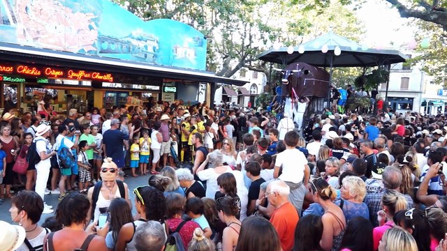 209 ème fête de Mèze - La mort du boeuf (La totalité)