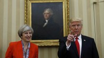 Theresa May defiende ante los comunes su polémica invitación a Donald Trump