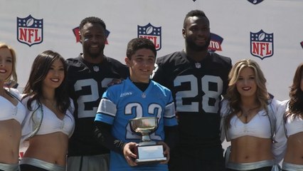 Raiders running backs coach kids in Mexico City flag football tournament