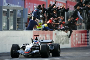 F1 2005: Kimi Raikkonen wins in Japan from 17th on the grid! - Formula One Highlights HD