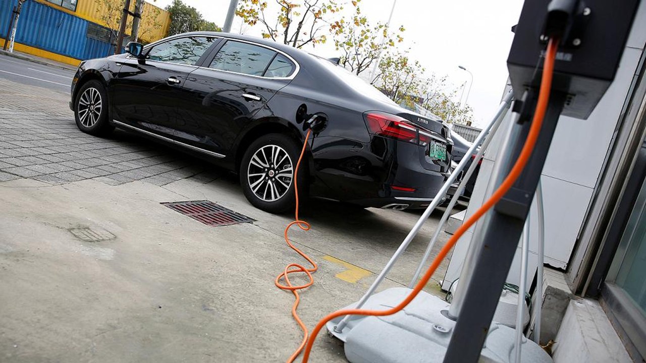 Alternative Antriebe: Hybrid hängt Elektro ab