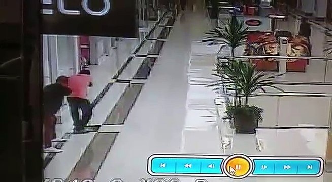 POLICIAL da ROTA sozinho ENFRENTA ASSALTANTES em SHOPPING