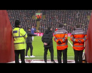 The Henderson DEATH STARE! The look Henderson Gives Conte after Conte kicked the ball away.
