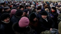 إجلاء المدنيين من أدفييفكا بعد تجدد الاقتتال شرق أوكرانيا