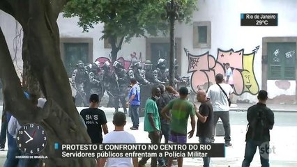 Servidores públicos entram em confronto com a polícia no centro do Rio de Janeiro