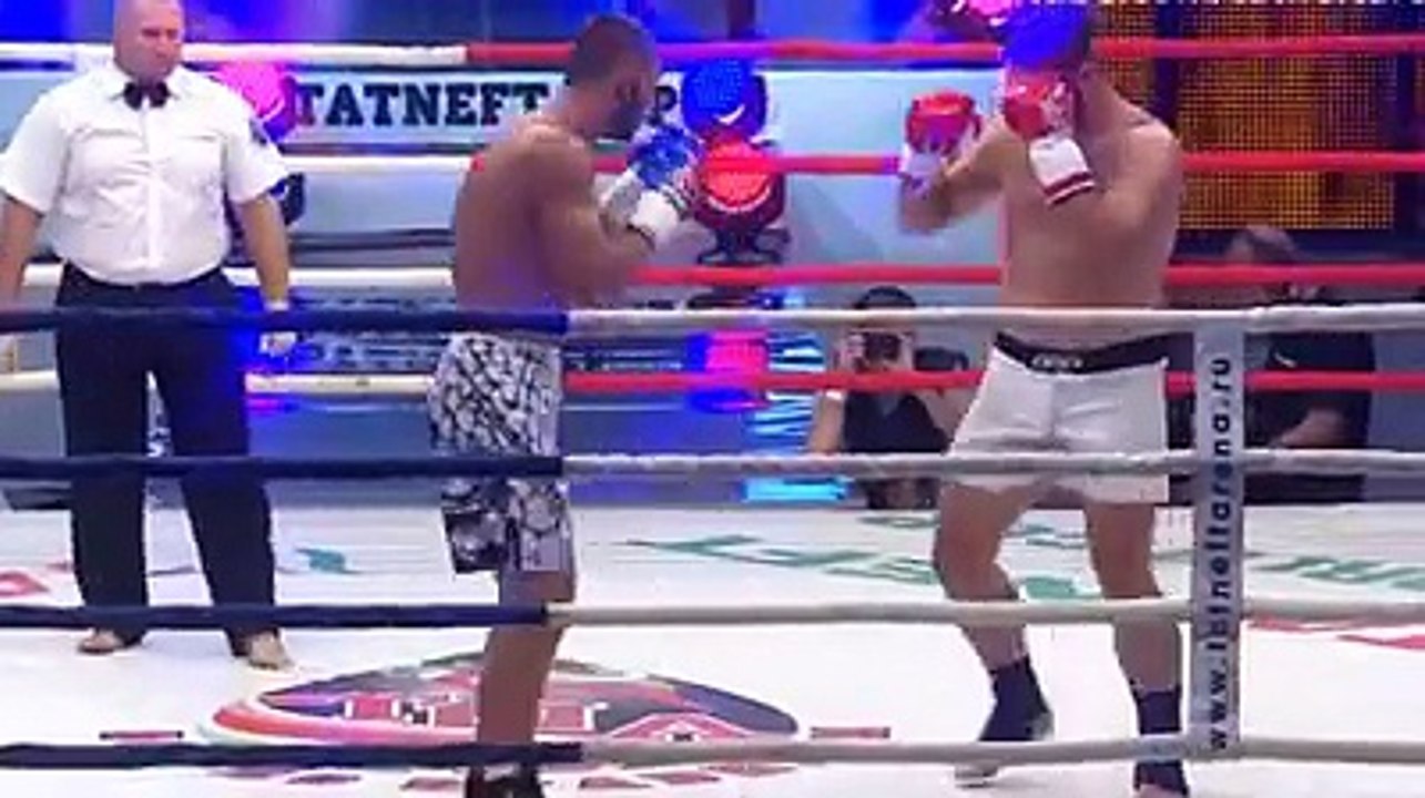 Shiko cfarë rrahje i bën Shqiptari Rusit nuk do ta besoni..!