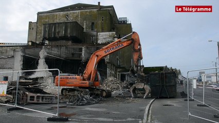 Lorient. Début de la démolition de la Glacière de Keroman