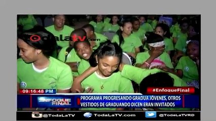 Se visten de graduados para participar en graduación-Enfoque Final-Video