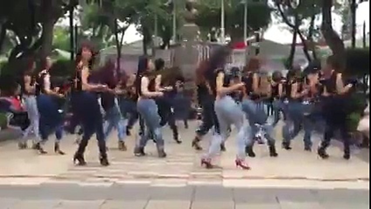 BEN BÖYLE DANS GÖSTERİSİ GÖRMEDİM HAYRAN KALACAKSINIZ