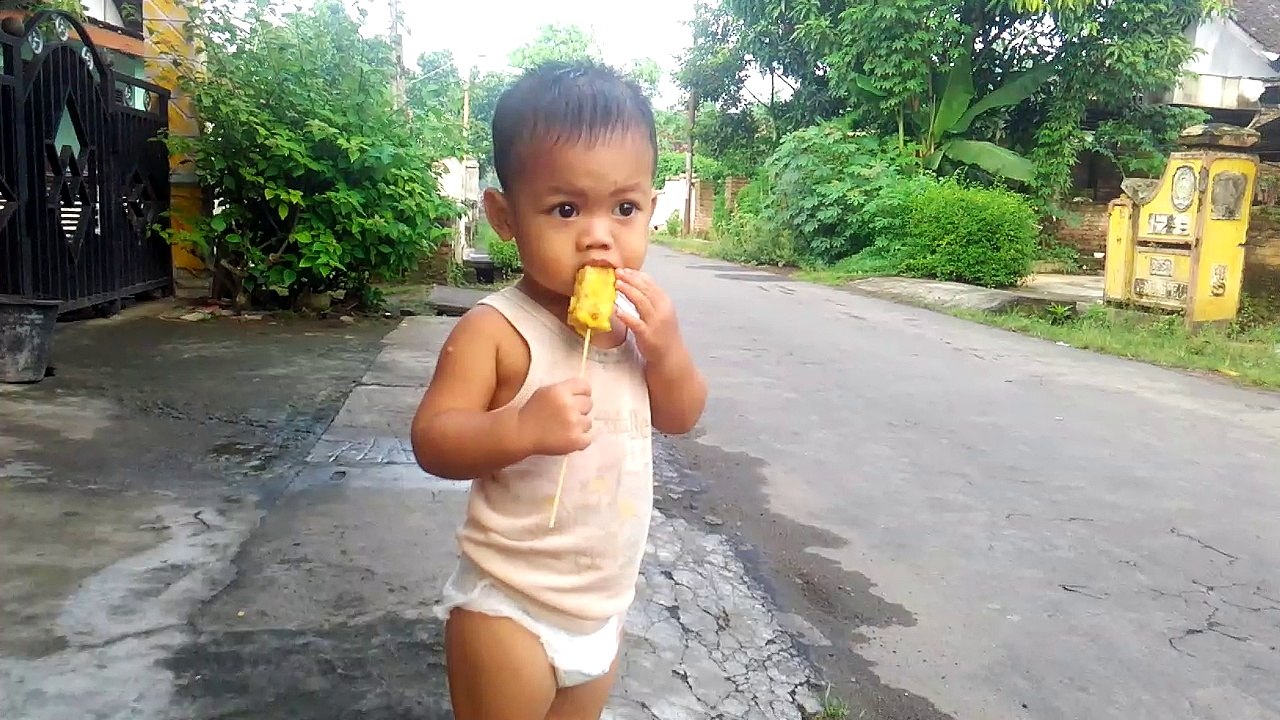 Hasan Eating Corn