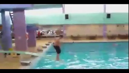 Компилация 4 - пребивания около басейн за Октомври 2015.Pool Fail Compilation. Пребиване след скок.