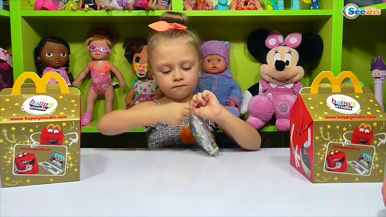 ✔ Хелло Китти. Ярослава открывает Хэппи Мил. Игрушки для детей. Happy Meal McDonald's ✔