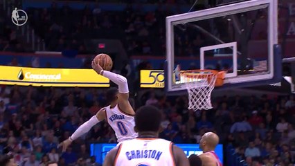 Russell Westbrook passe sa rage avec un énorme dunk