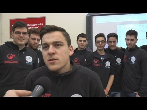 Napoli - Gli studenti del Righi vincono la gara mondiale Zero Robotics (01.02.17)