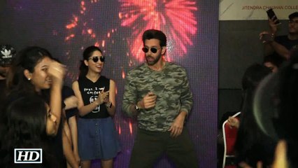 Hrithik Roshan Dances With Fans At Mithibai College