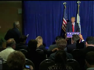 সাংবাদিককে বের করে দেওয়া ট্রাম্পের ভিডিও ভাইরাল