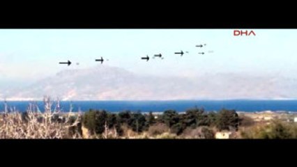 Bodrum - Yunan Askerinden Paraşütlü Atlayışla Gövde Gösterisi