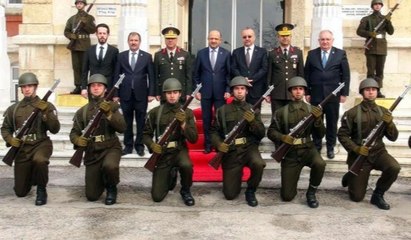 Edirne'de askere 'diz çöktürme' tartışması
