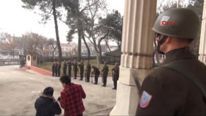 Edirne'de Askere 'Diz Çöktürme' Tartışması