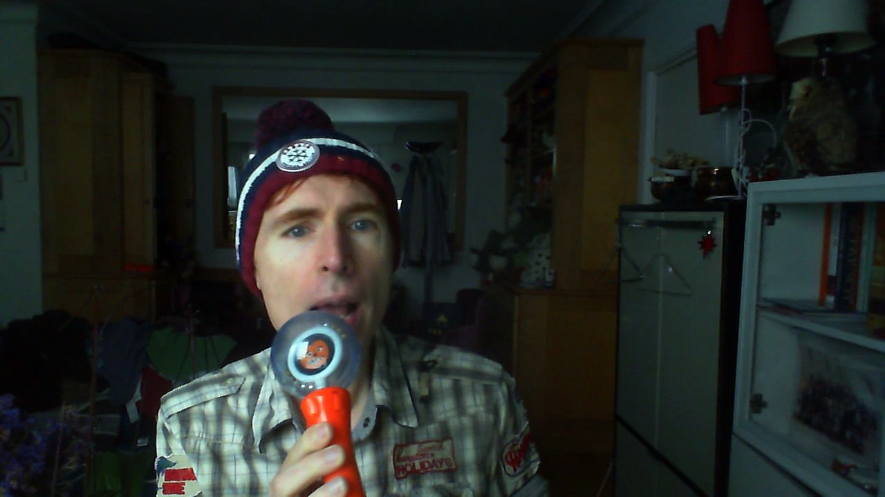 Wiwi égratigne "la colombe de Noël" de Mireille Mathieu