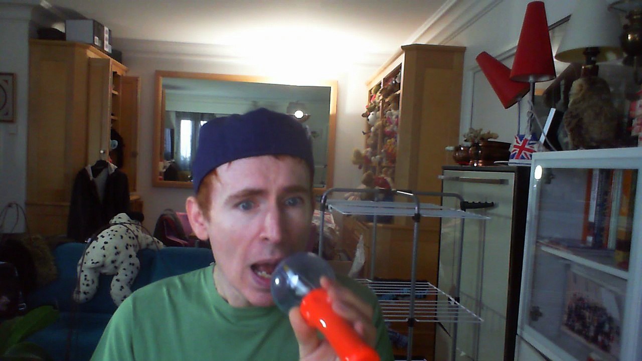 Wiwi égratigne "army" d'Ellie Goulding