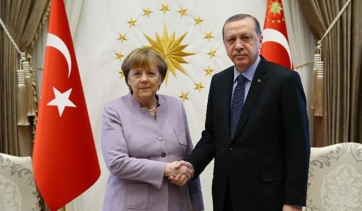 Angela Merkel ile Erdoğan Saray'da bir araya geldi