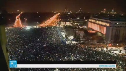 أكثر من 100 ألف شخص يعبرون عن غضبهم في شوارع العاصمة الرومانية