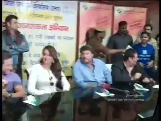 Saif Ali Khan Along With Sonakshi Sinha Disputes With Press-Media at Delhi