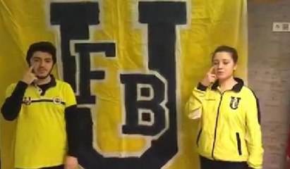 Fenerbahçe taraftarından işaret diliyle İzmir Marşı