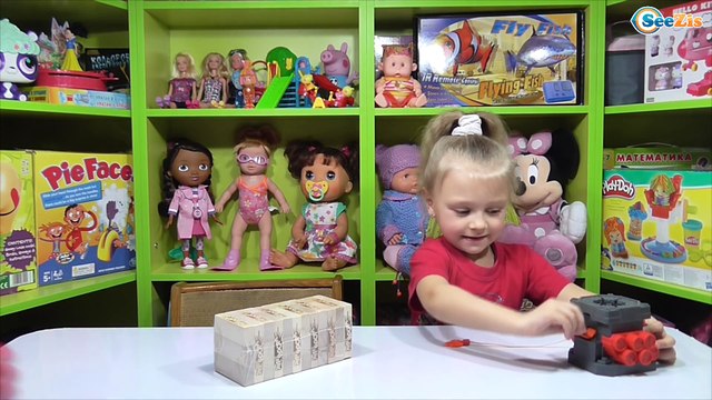 ✔ Spiderman. Ярослава и Человек Паук играют в игру Дженга Бум. Видео для детей. Jenga Boom Hasbro ✔