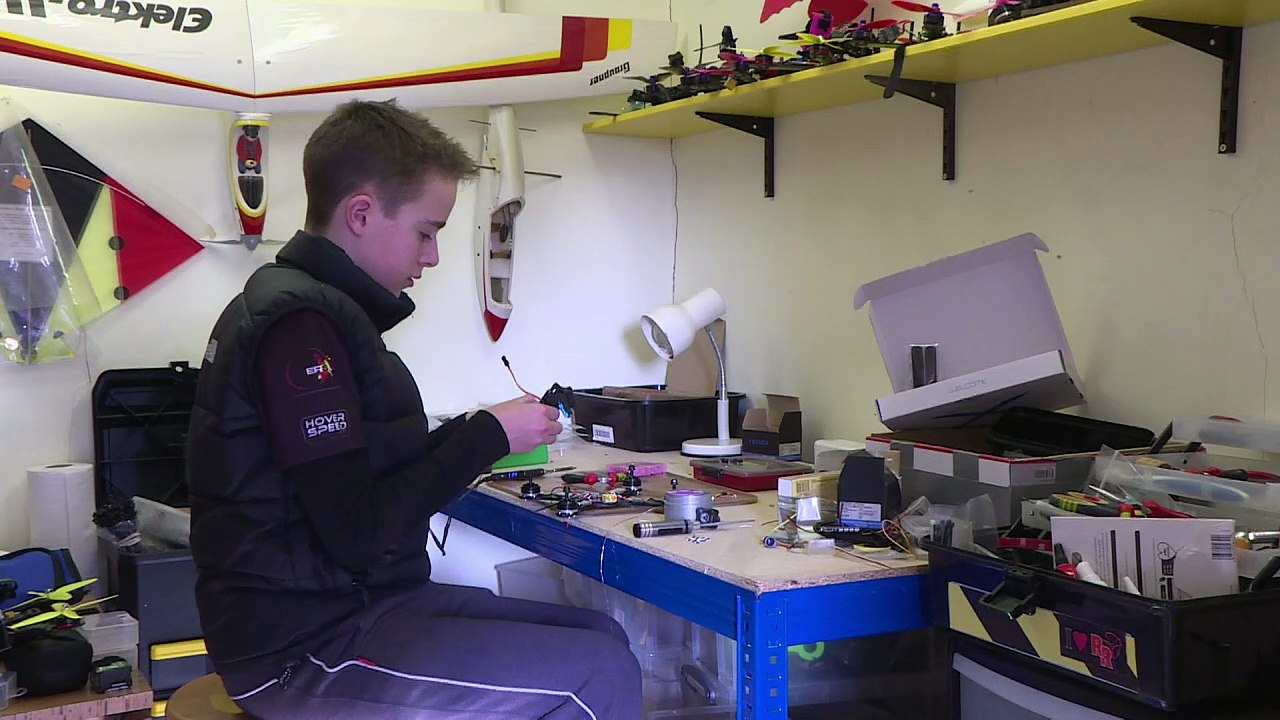 لوك بانيستر ، بطل العالم لسباقات الطائرات من دون طيار