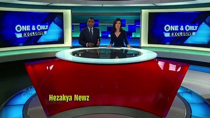 A cause de son décolleté trop plongeant, elle est expulsée de l'avion