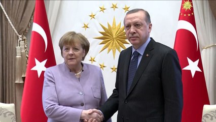 Turquie: Merkel préoccupée par la liberté d'expression