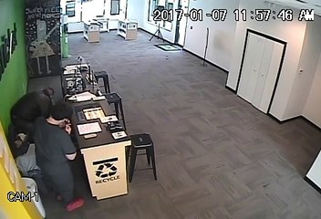 Cigarette électronique explose Sur le visage du Jeune homme